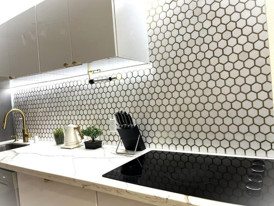 Huge Patio Washerdryer 1 Bedroom Banyan Free Parking 5 Min To Beach هونولولو المظهر الخارجي الصورة