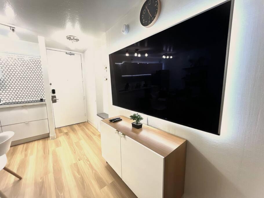 Huge Patio Washerdryer 1 Bedroom Banyan Free Parking 5 Min To Beach هونولولو المظهر الخارجي الصورة